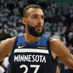 队记：杨瀚森首秀对阵戈贝尔是一次大考 打出夏联水平能打消质疑